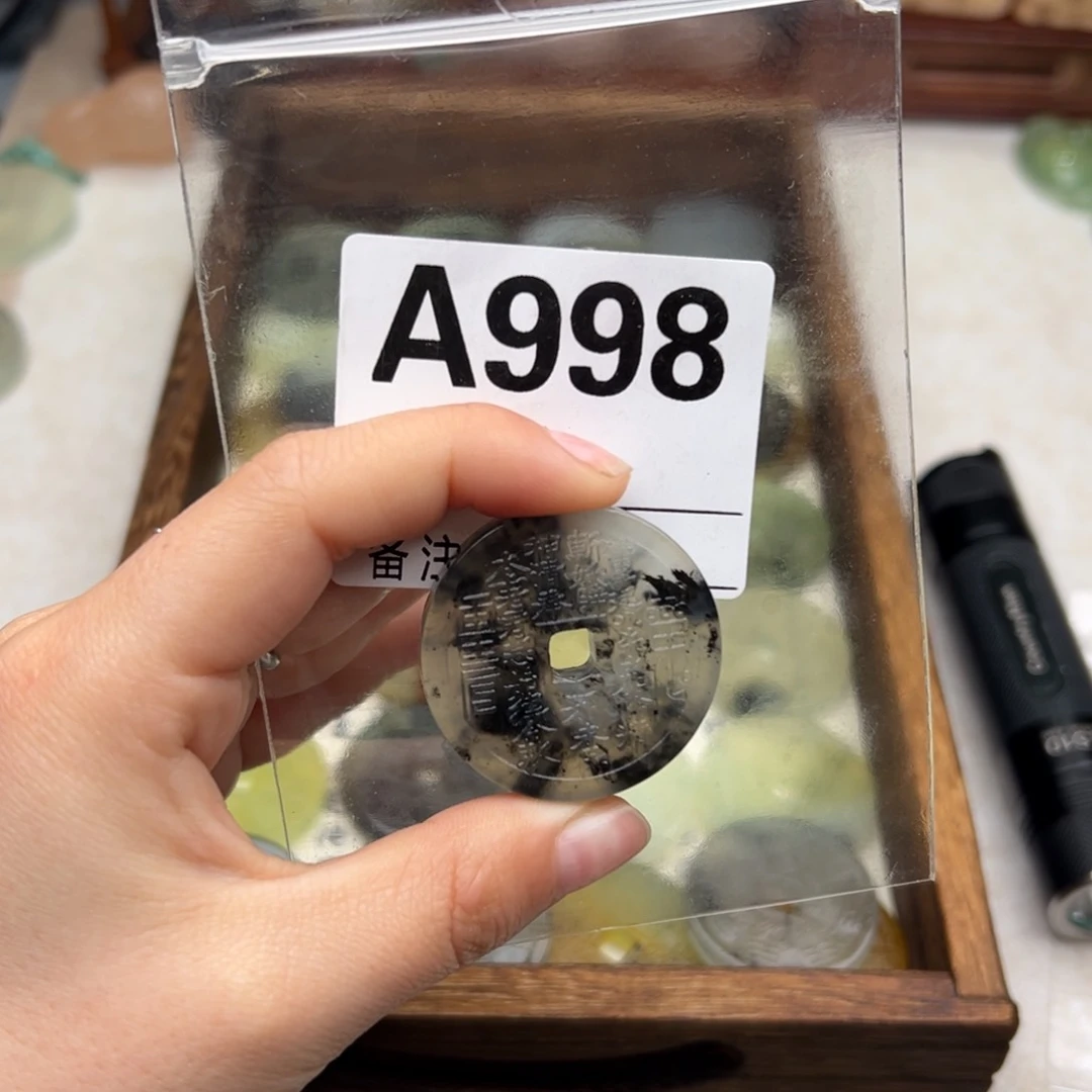 蛇纹石玉未镶嵌颈饰江*