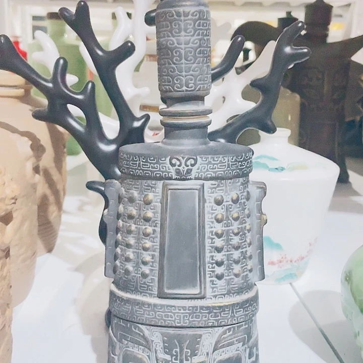 一***过一斤装仿古扁钟陶瓷酒瓶