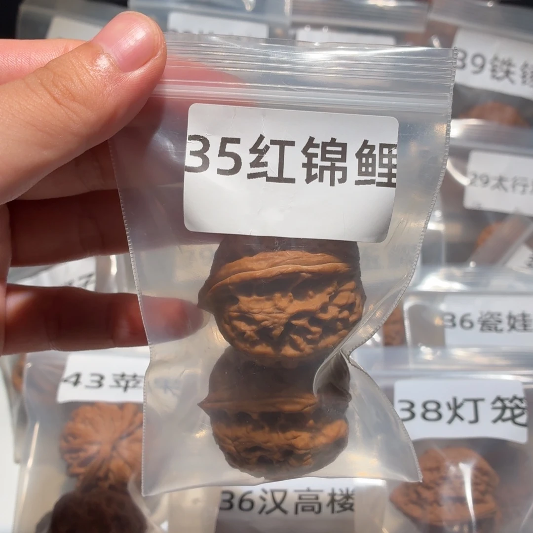 文玩核桃吊坠35红锦鲤