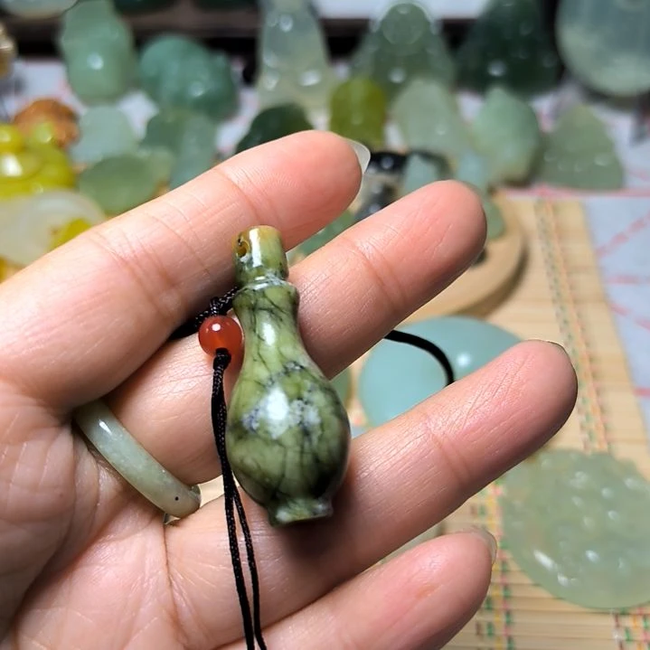 蛇纹石玉颈饰未镶嵌懒**平