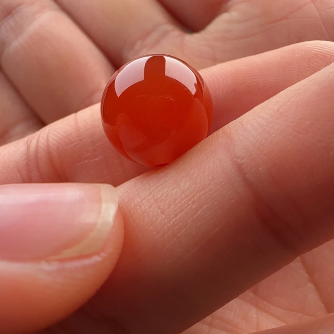 就***玩南红玛瑙未镶嵌圆珠：12.3冰红带肉感 油亮满砂 有洞纹
