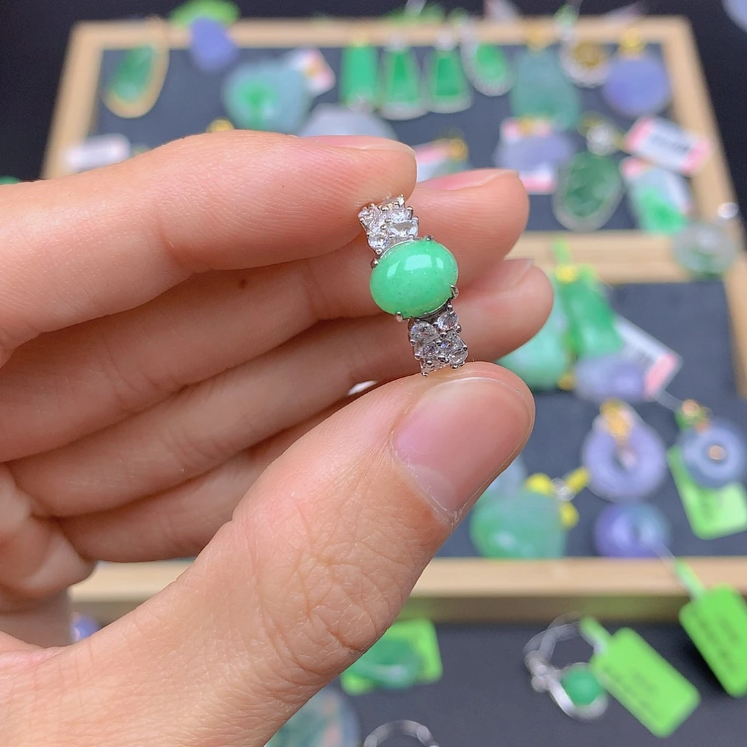 翡翠颈饰未镶嵌翡翠