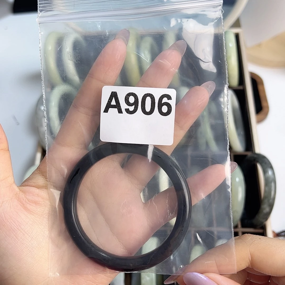 蛇纹石玉手镯未镶嵌余*