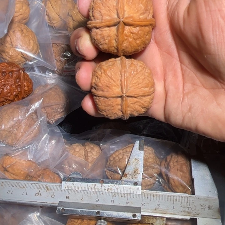 玩***爷吊坠文玩核桃滇西104