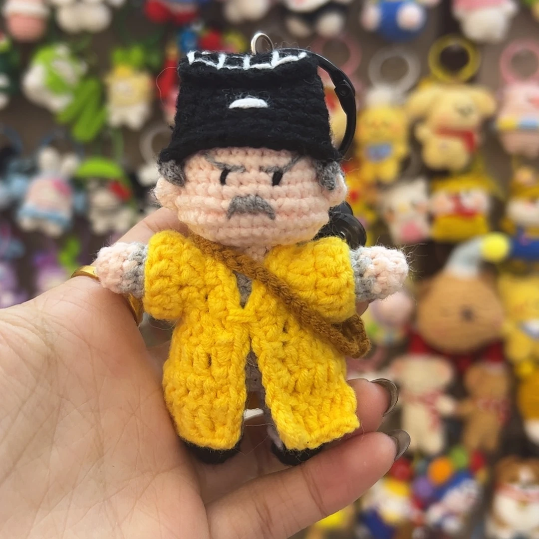 英叔带宝剑一个大的