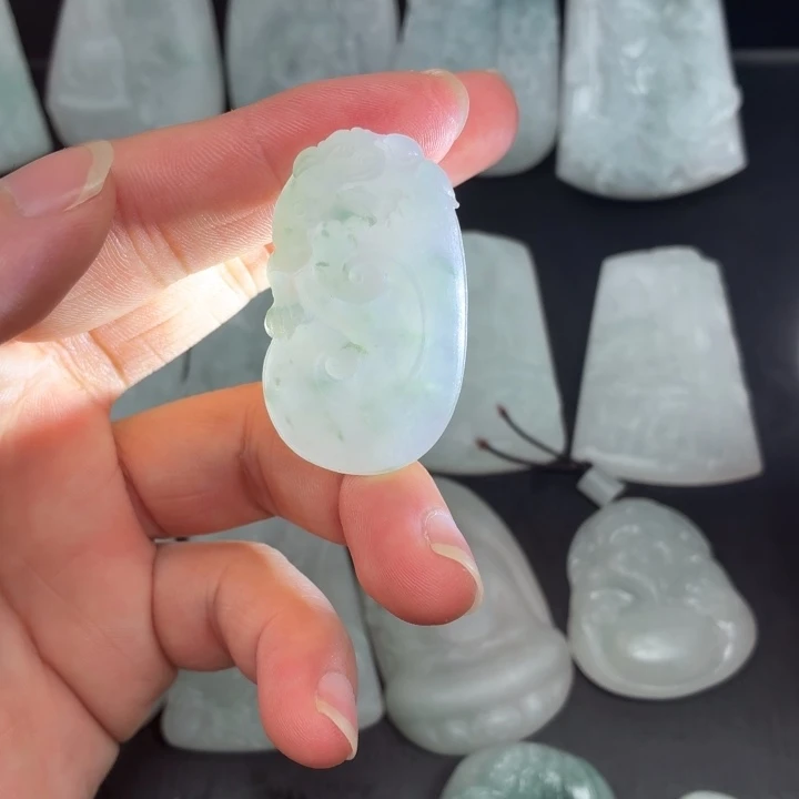 定制翡翠未镶嵌如意