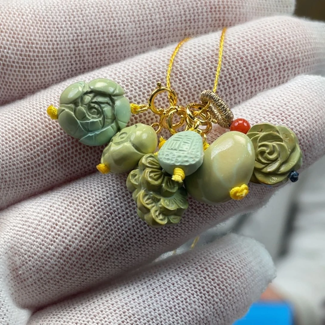 绿松石未镶嵌挂件