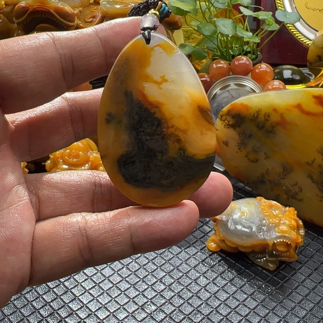 石英质玉未镶嵌颈饰