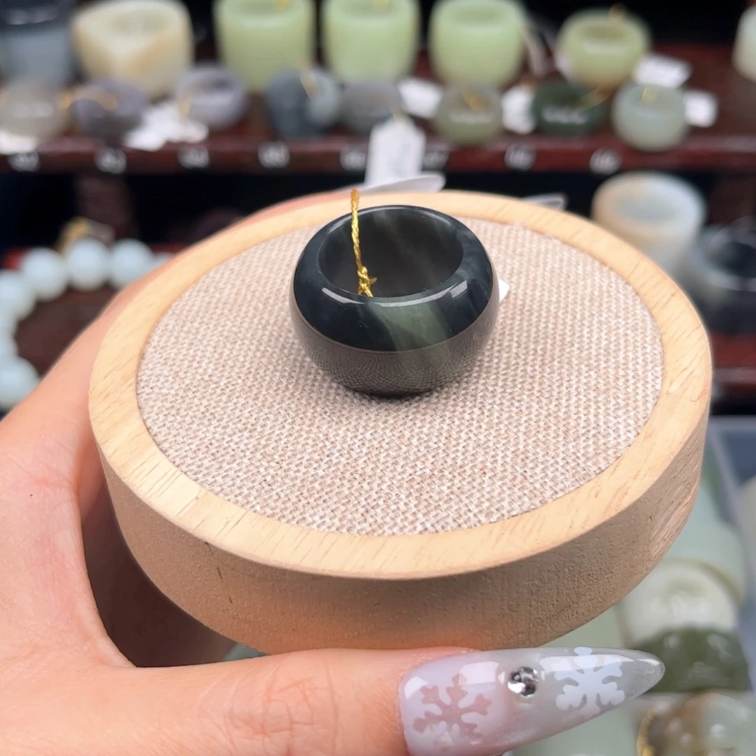 嘉***馨和田玉未镶嵌戒指内径19.2