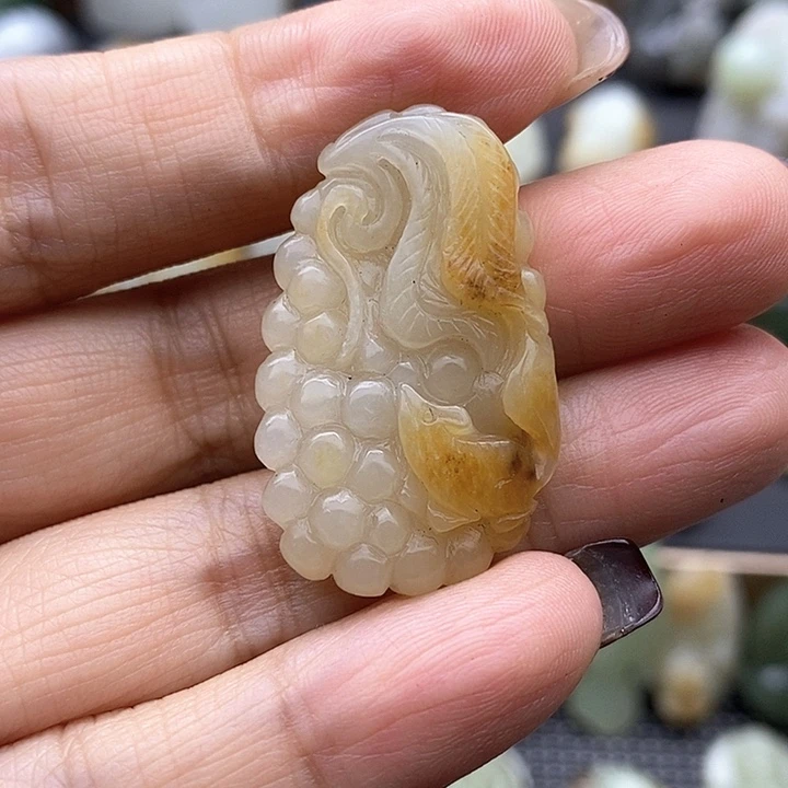 颈饰未镶嵌和田玉（糖玉）