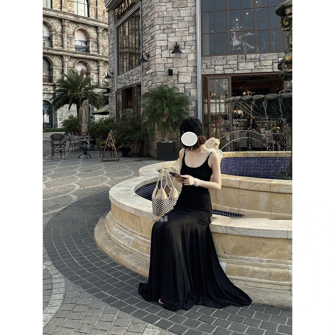 度假风黑色网纱拼接吊带连衣裙女春季新款性感辣妹高级感中长裙子