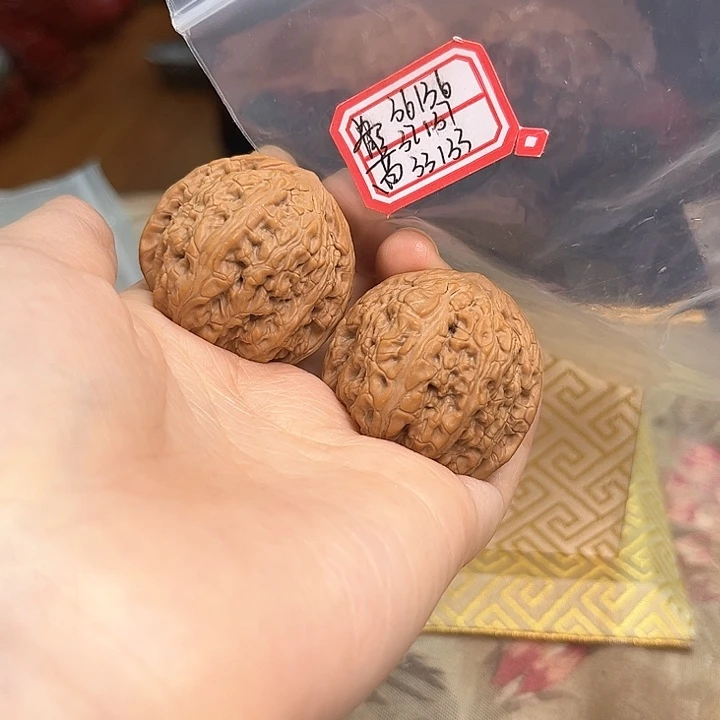 把件文玩核桃密纹狮子头