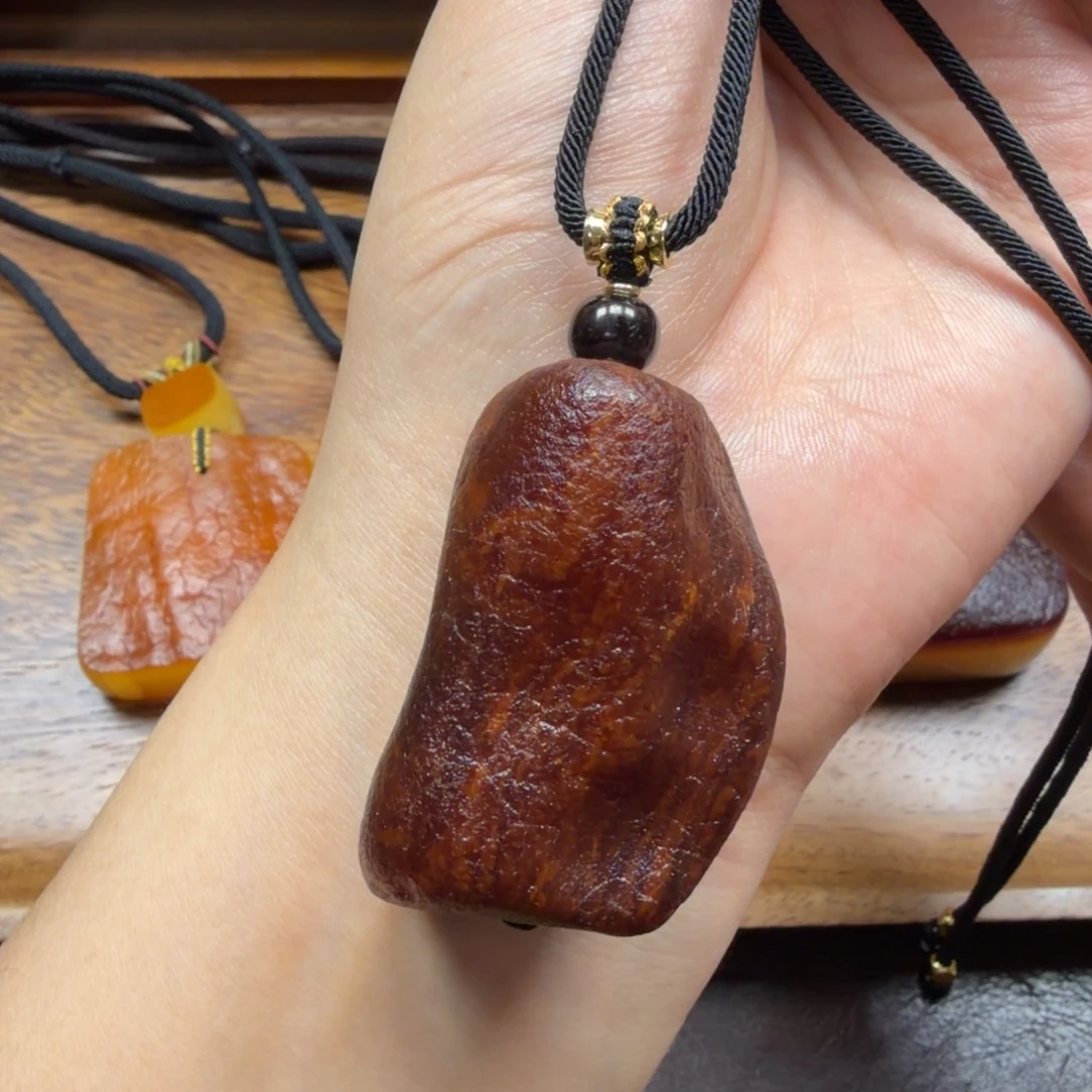 琥珀未镶嵌吊坠(赠链)