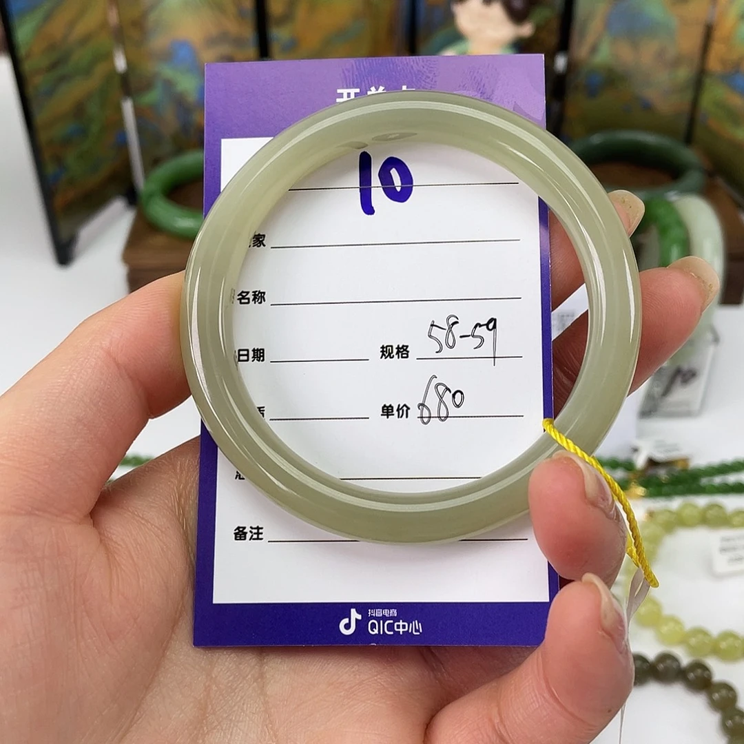 和田玉未镶嵌手镯