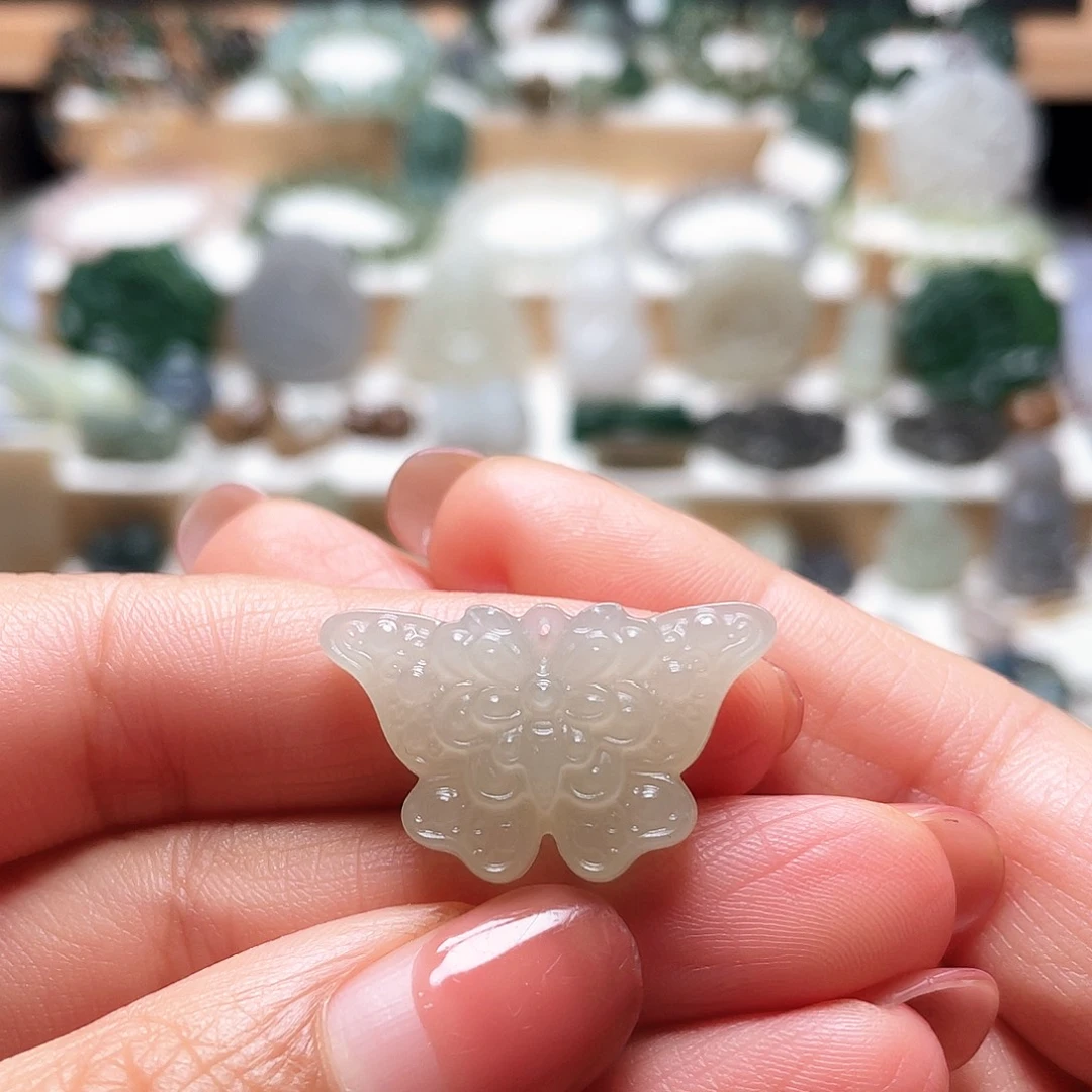 ￥***￥和田玉未镶嵌吊坠(赠链)蝴蝶