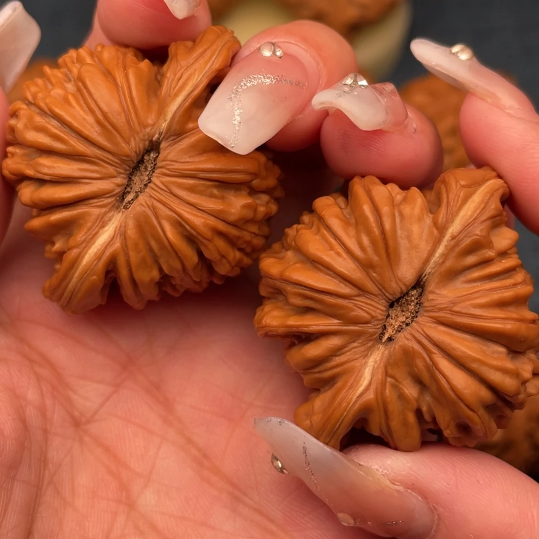 文玩核桃吊坠45全品红皮楼。