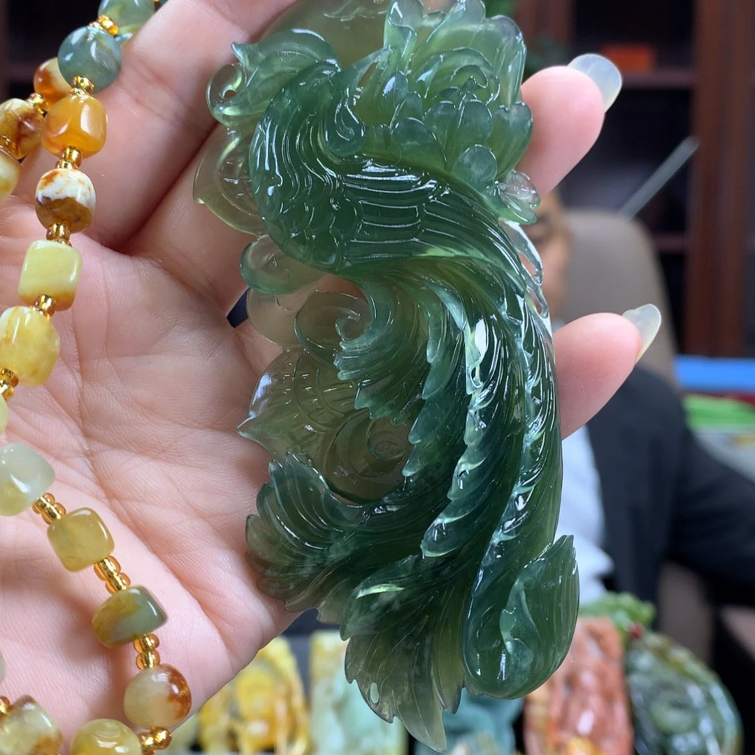 蛇纹石玉未镶嵌颈饰