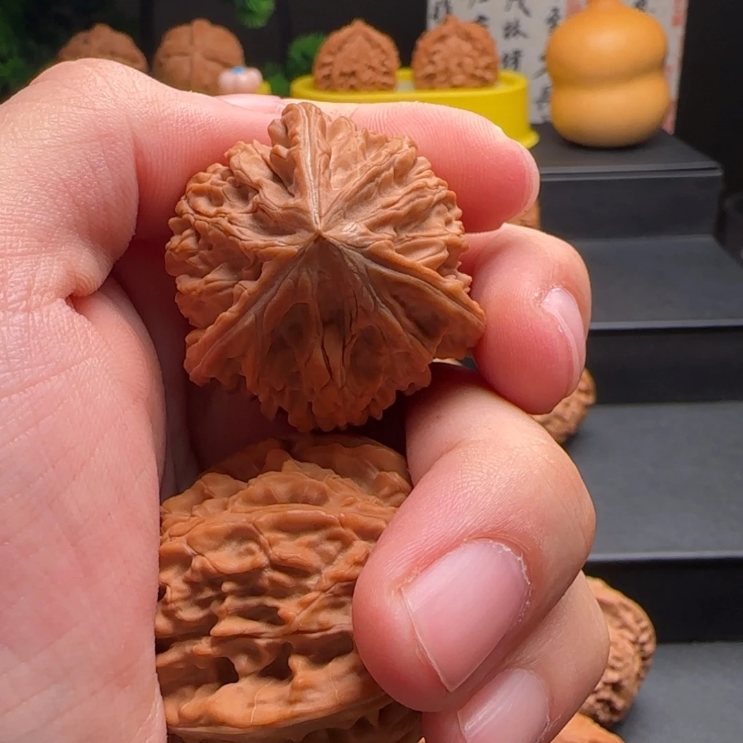 蔡***。文玩核桃吊坠御龙