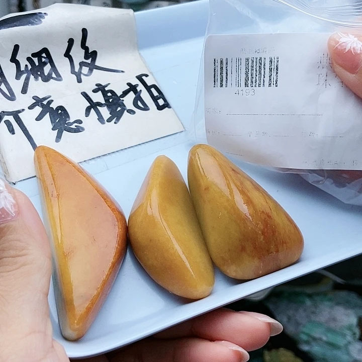 颈饰足铂镶嵌翡翠翡翠