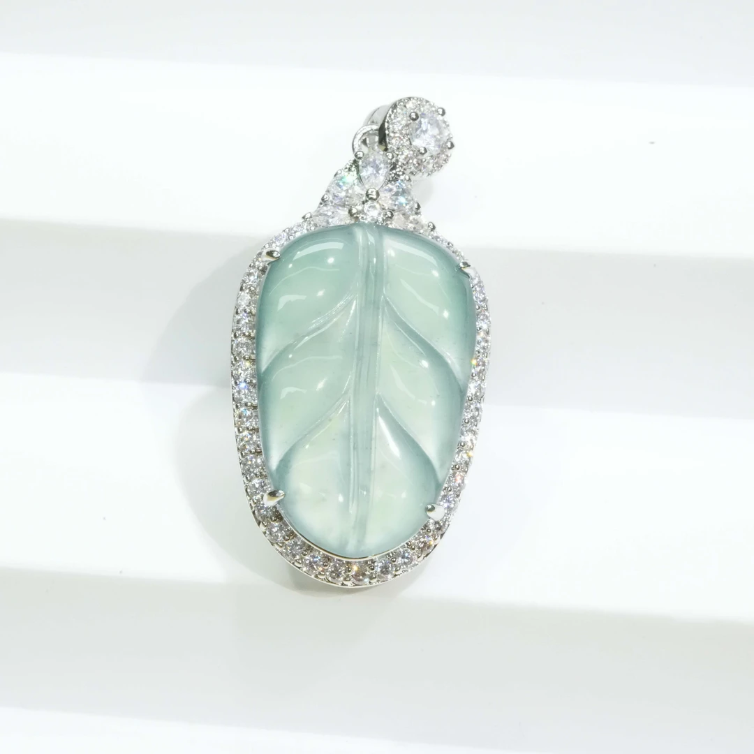 天然A货翡翠叶子镶嵌吊坠吊坠精致坠链时尚多样性发其一（不含链）