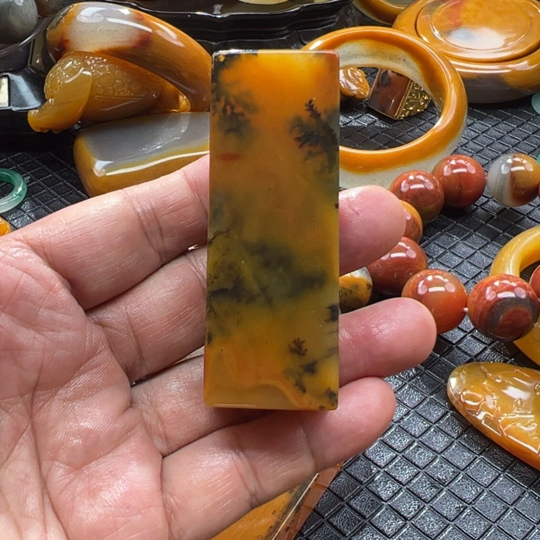 石英质玉未镶嵌颈饰