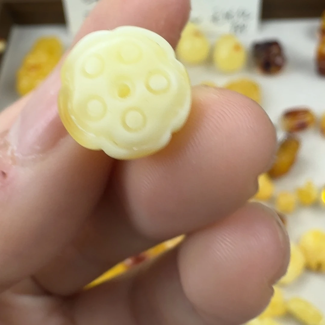 蜜蜡未镶嵌珠宝奇石全品 12.9×13.4mm