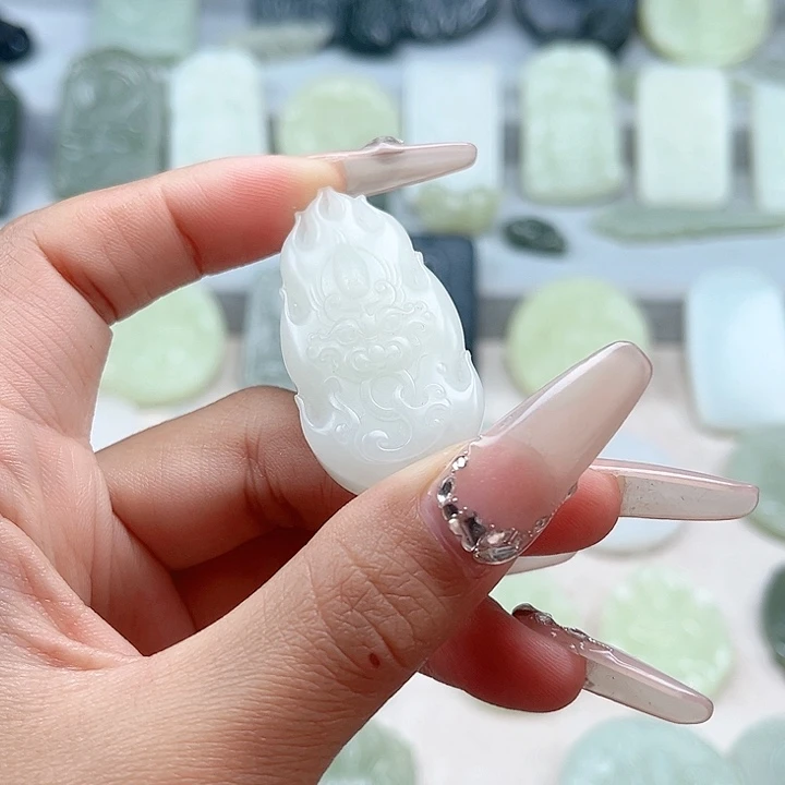 和田玉未镶嵌颈饰