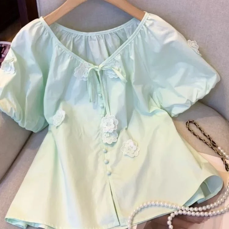 薄荷曼波绿色立体花朵V领系带衬衫女夏季小个子娃娃衫泡泡袖上衣