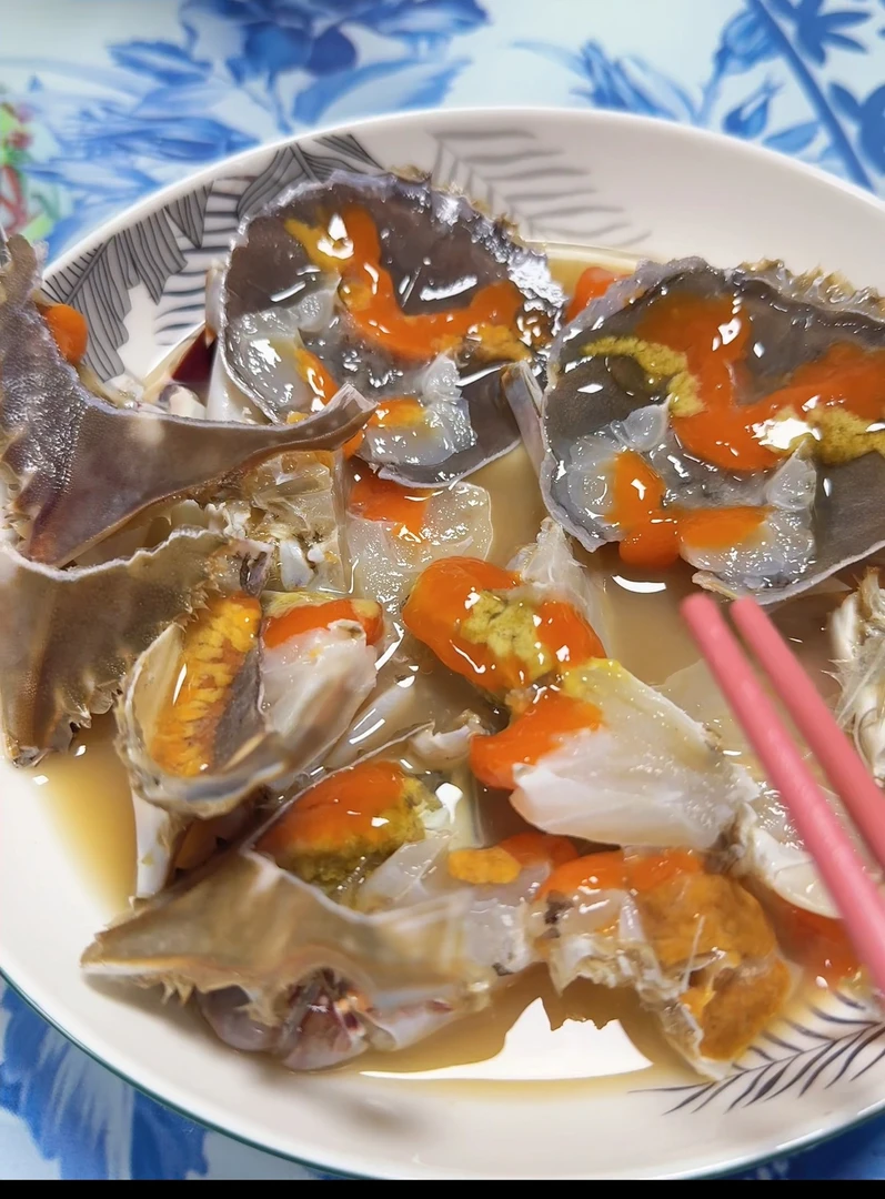 红膏炝蟹2.5-3两/8只，咸淡适中，顺丰发货，收到货冷冻保存后食用