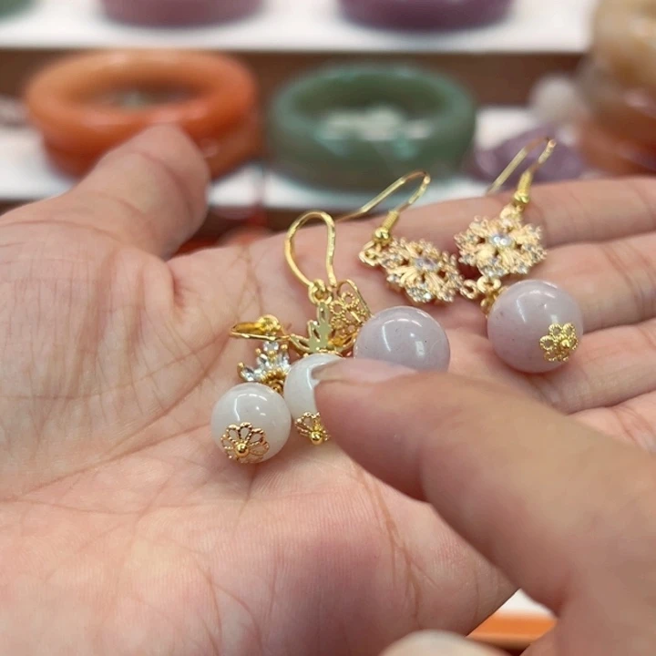 石英岩玉足银镶嵌手镯