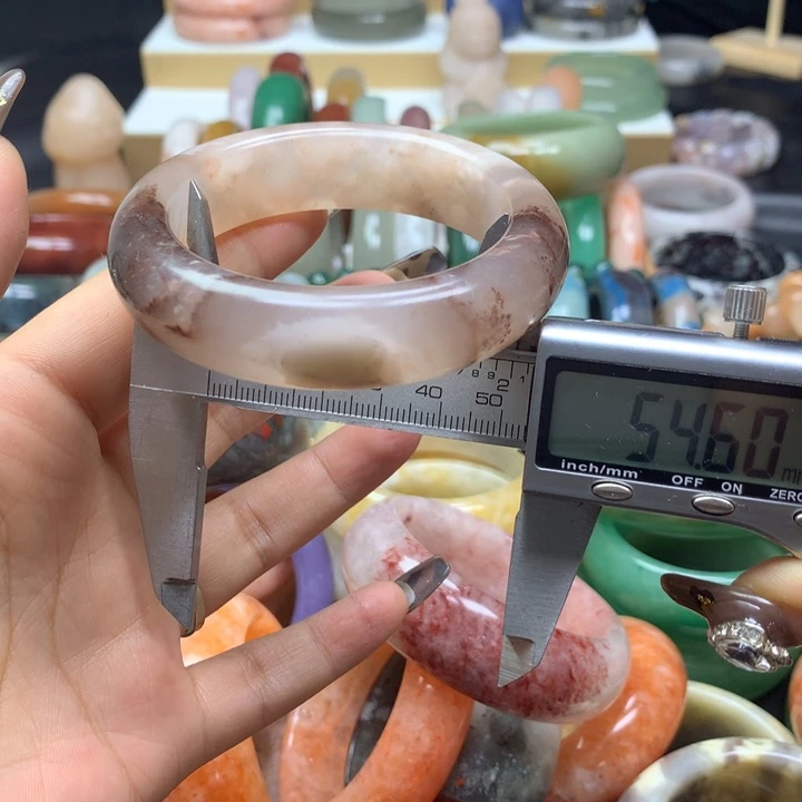 未镶嵌手镯石英质玉