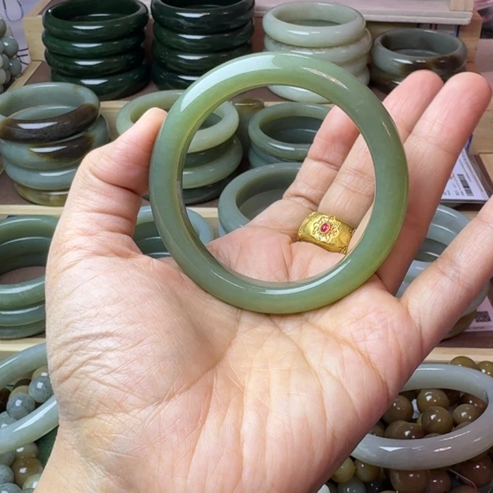 元***旦和田玉（糖玉）未镶嵌手镯