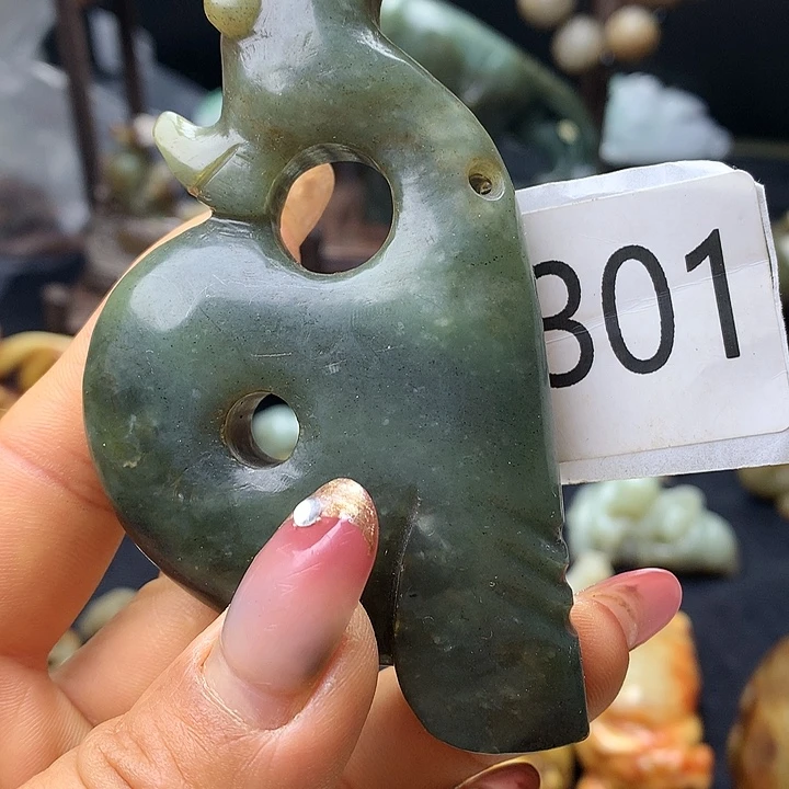 和田玉未镶嵌车挂