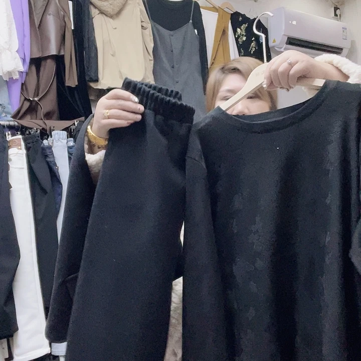 安***了挂脖款黑色打底衫钻6马甲裙子
