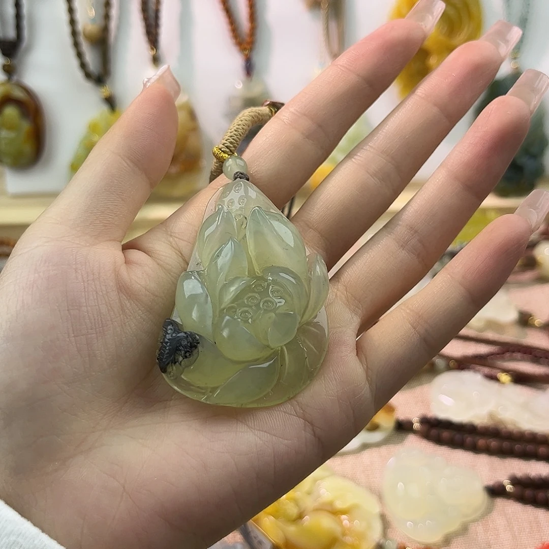 岫玉合金纯手工雕刻吊坠