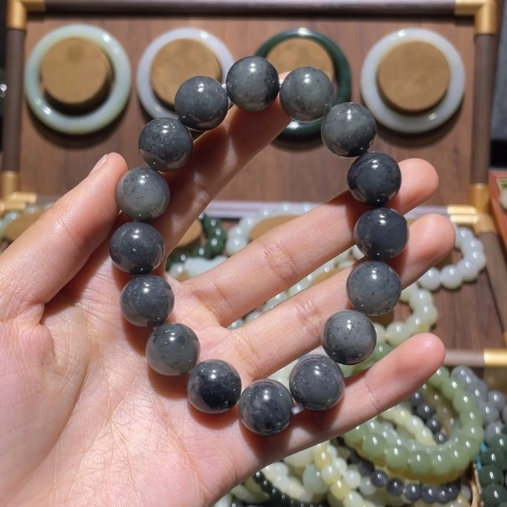 大***林和田玉未镶嵌手链