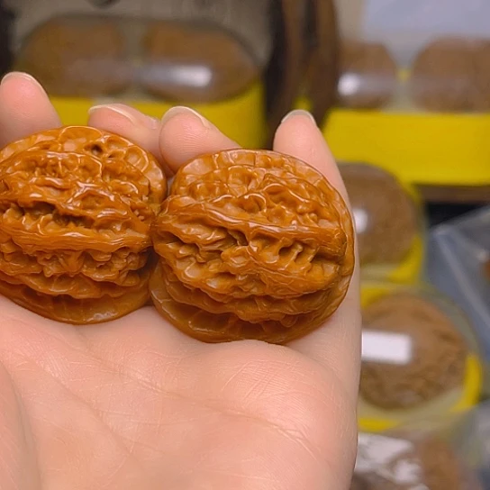 文玩核桃吊坠苹果园