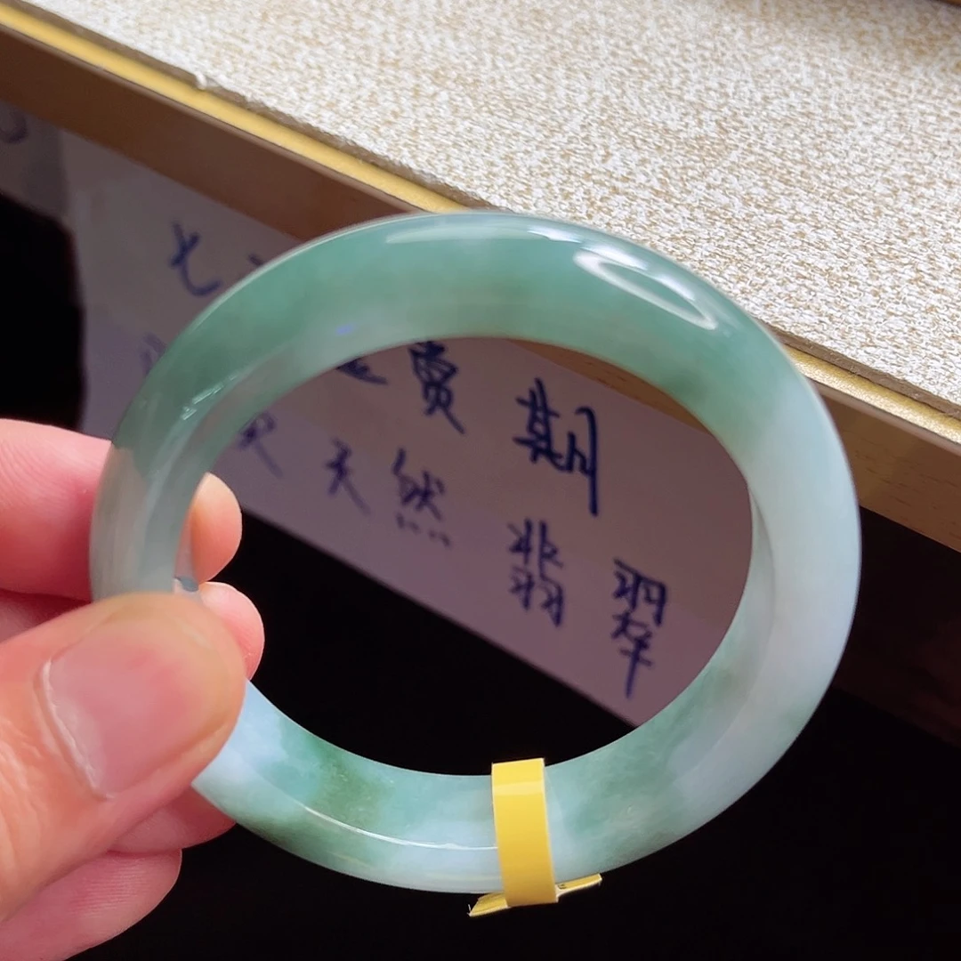 翡翠手镯未镶嵌手镯