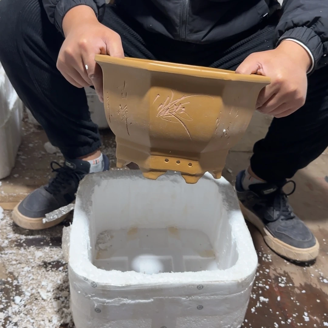 紫砂花盆瑕疵和瑕疵都