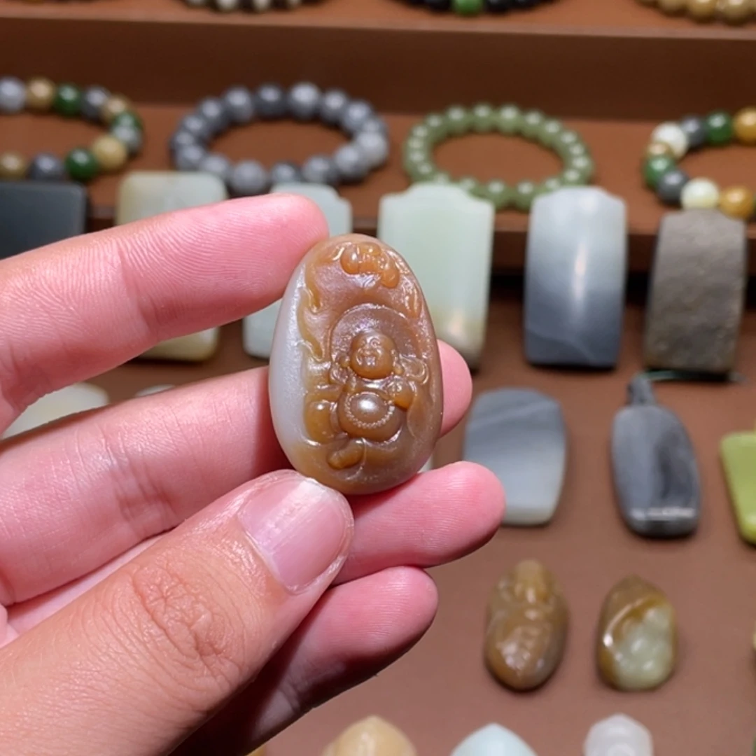 毛***颈饰未镶嵌和田玉