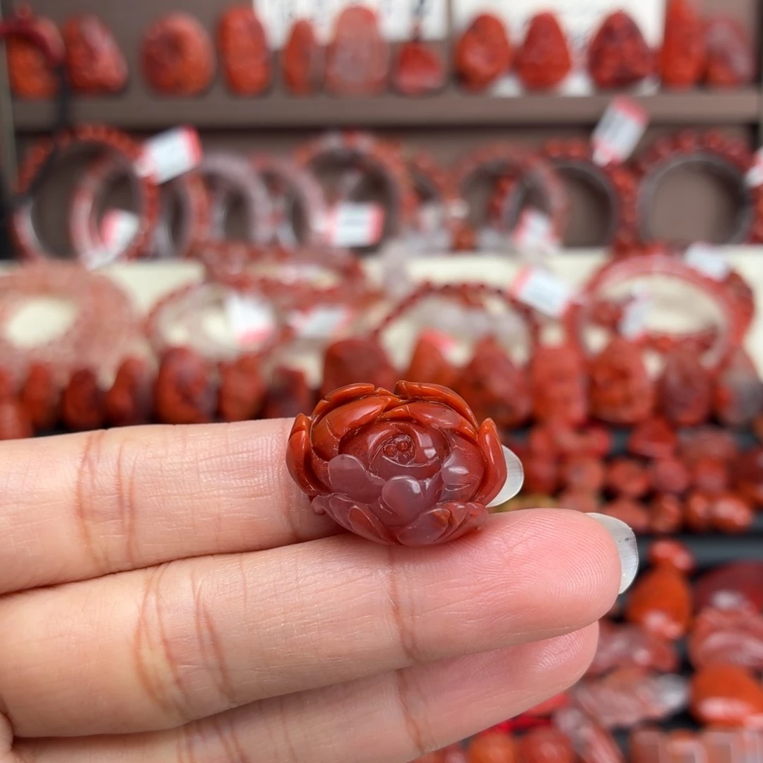 南红玛瑙未镶嵌颈饰牡丹花