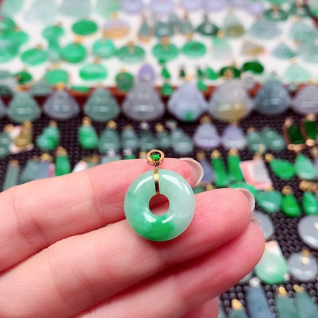 翡翠18K金镶嵌颈饰