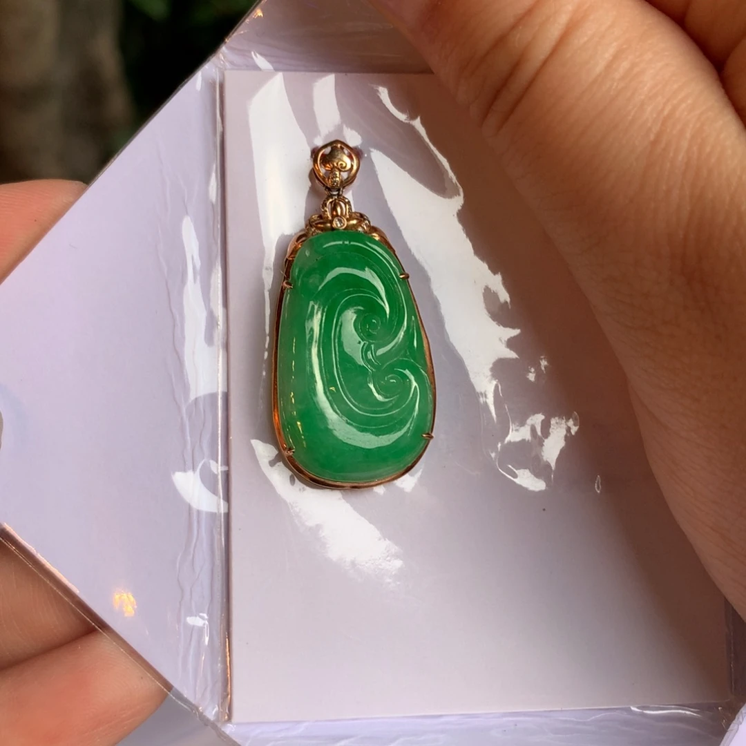 翡翠18K金镶嵌项链如意