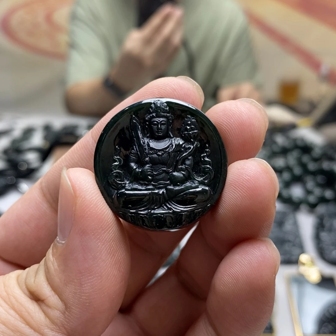 翡翠未镶嵌颈饰虚空