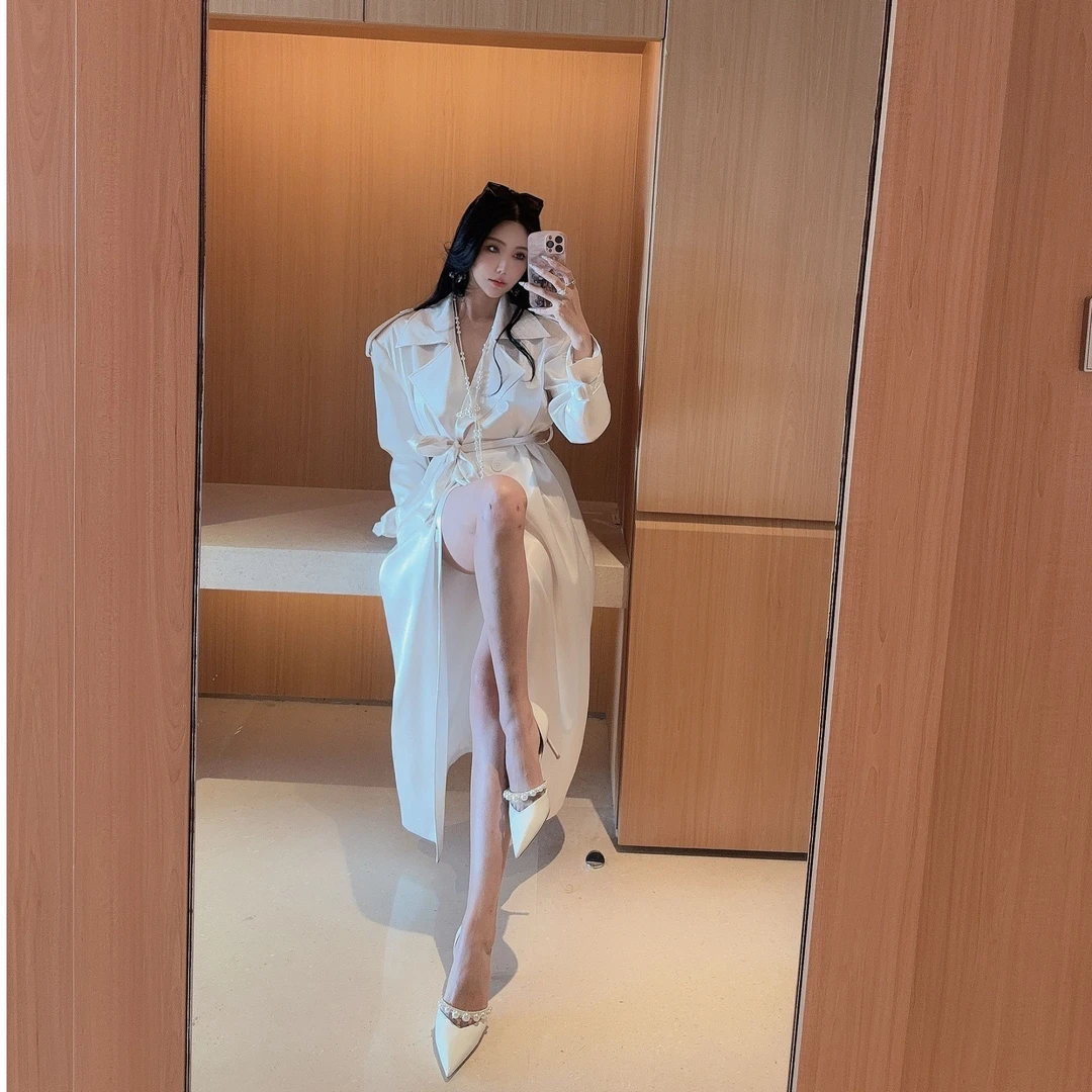 DOUMI【百大女主】白色翻领腰带肩卡扣醋酸风衣外套洋气衣服女