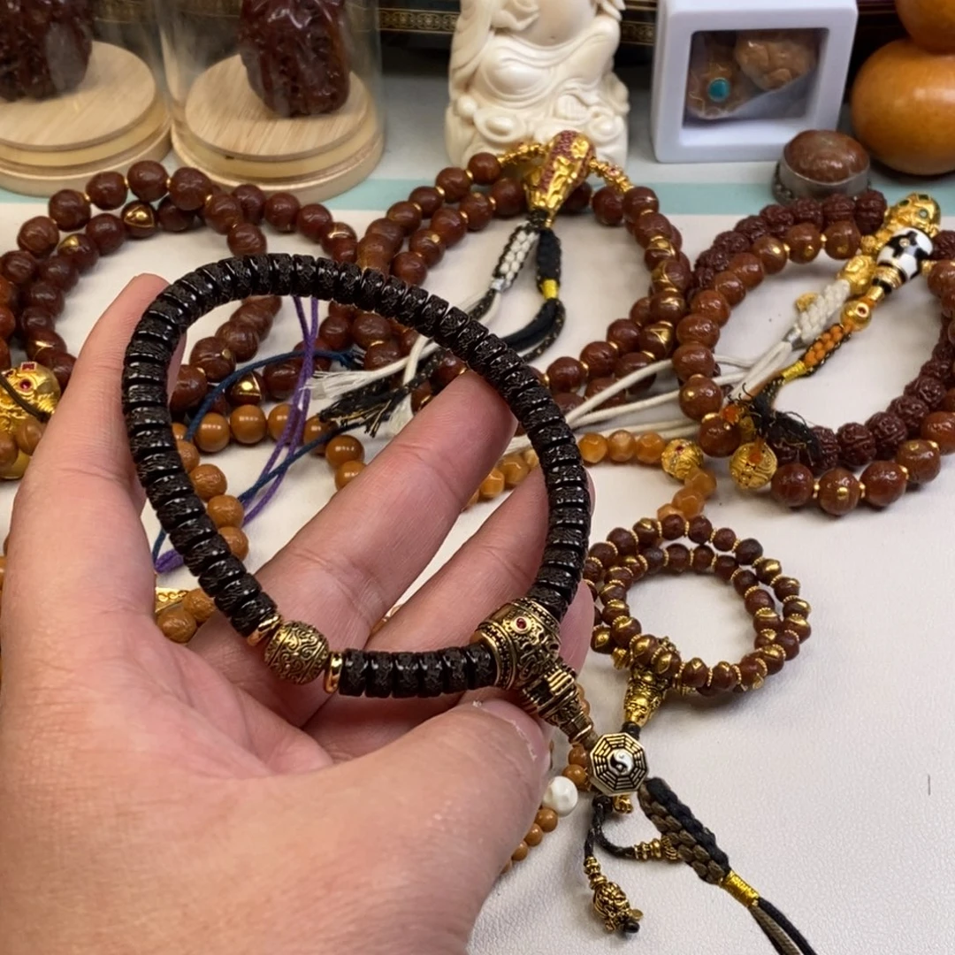 吊坠椰蒂。。。。。。。。。。。