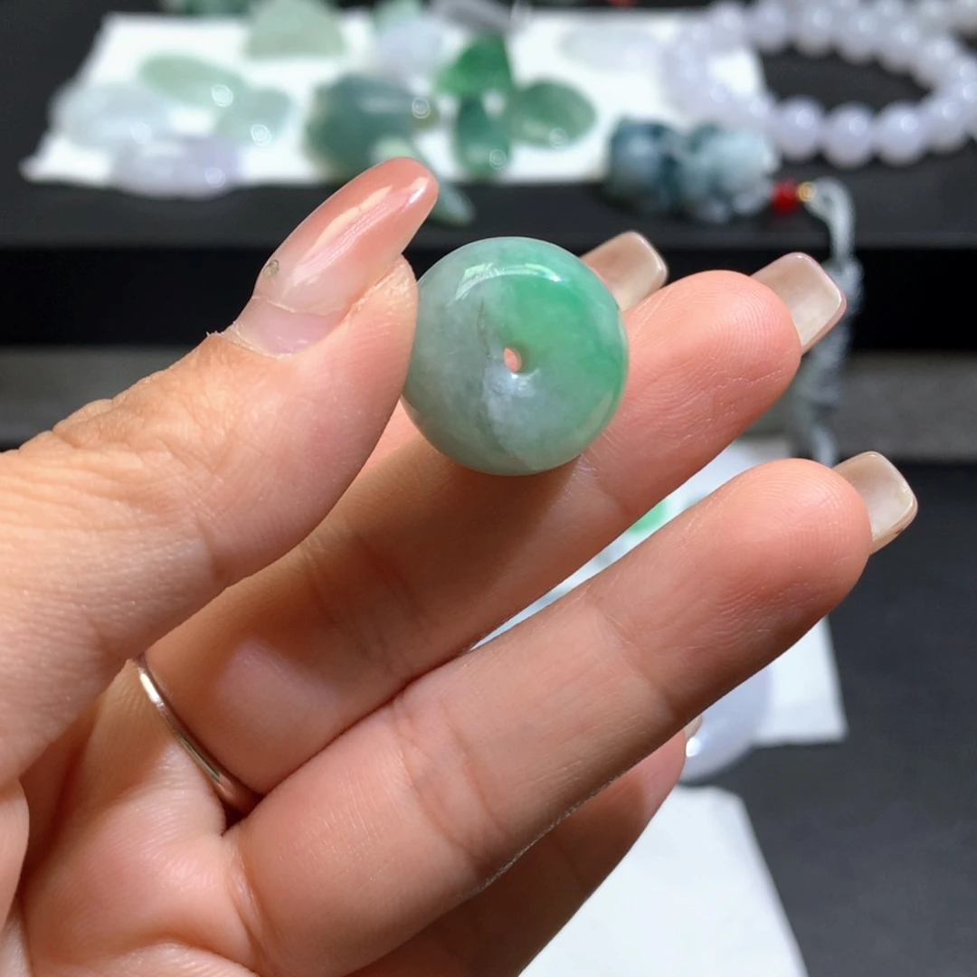 翡翠未镶嵌颈饰翡翠有纹