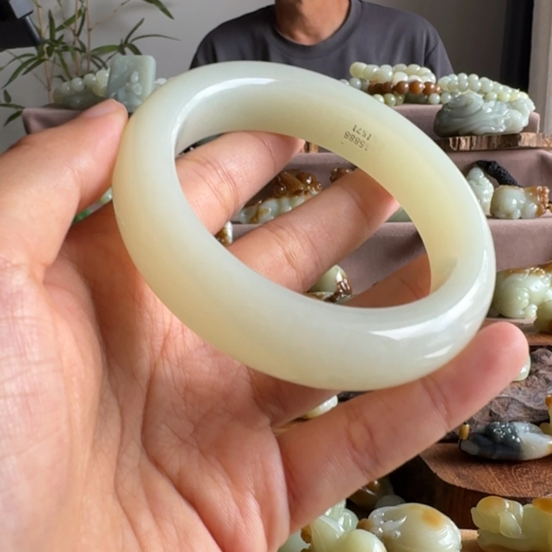 颈饰未镶嵌和田玉（糖玉）