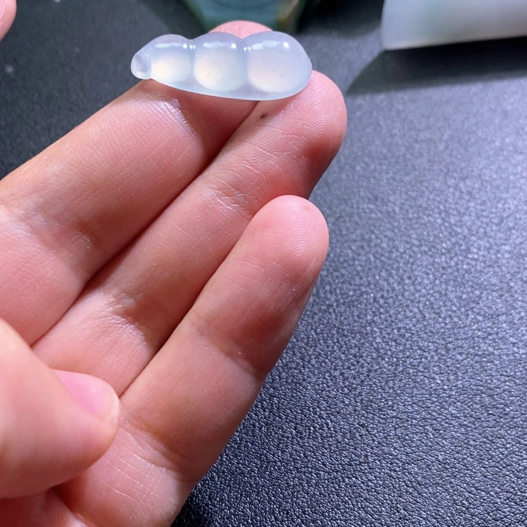 翡翠未镶嵌颈饰定制