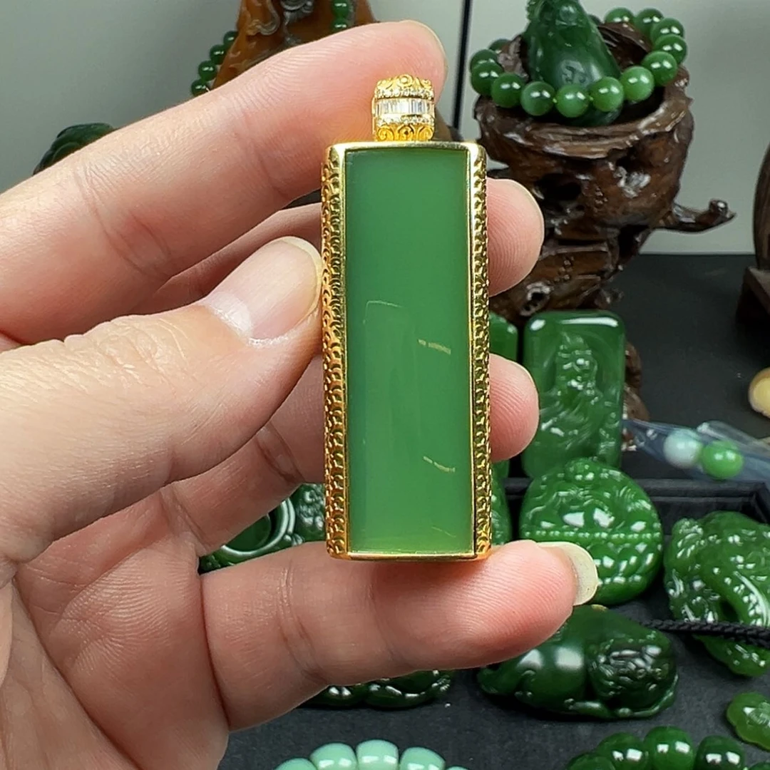 【闪购商品】颈饰18K金镶嵌和田玉（碧玉）碧玉粉绿一细高品质平安牌